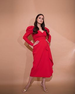 Dia Mirza feet photo thumbnail