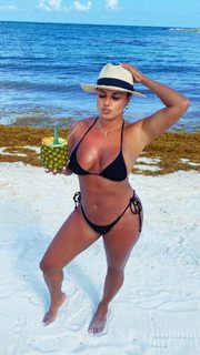 Joy Taylor feet photo thumbnail
