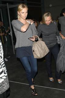 Charlize Theron feet photo thumbnail