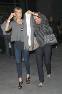 Charlize Theron feet photo thumbnail