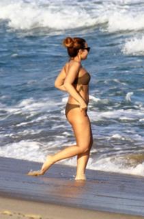 Demi Lovato feet photo thumbnail