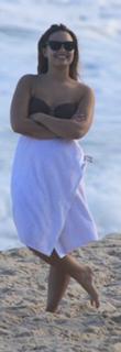 Demi Lovato feet photo thumbnail