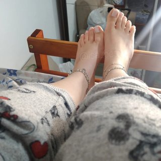 Isa Pes feet photo thumbnail