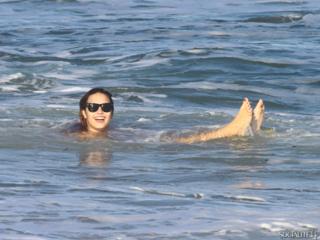 Demi Lovato feet photo thumbnail