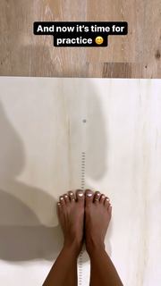Kino MacGregor feet photo thumbnail