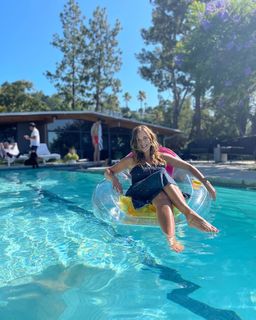 Julie Benz feet photo thumbnail