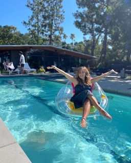 Julie Benz feet photo thumbnail