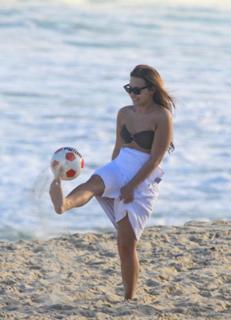 Demi Lovato feet photo thumbnail