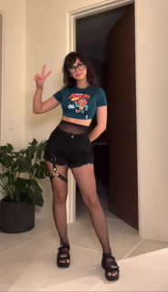Alia Shelesh feet photo thumbnail
