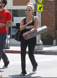Ashley Tisdale feet photo thumbnail