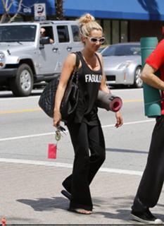 Ashley Tisdale feet photo thumbnail