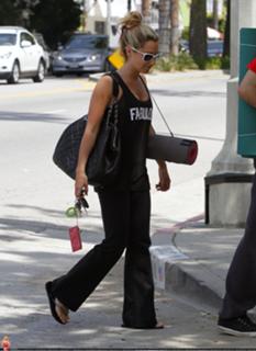 Ashley Tisdale feet photo thumbnail