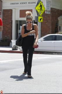 Ashley Tisdale feet photo thumbnail