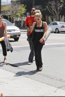 Ashley Tisdale feet photo thumbnail