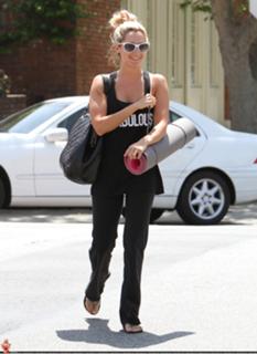 Ashley Tisdale feet photo thumbnail