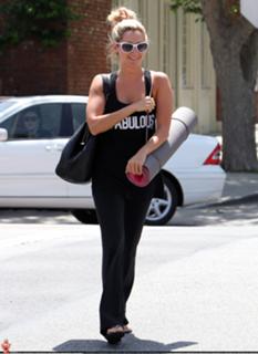 Ashley Tisdale feet photo thumbnail