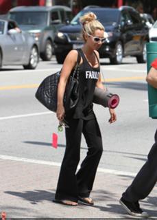 Ashley Tisdale feet photo thumbnail
