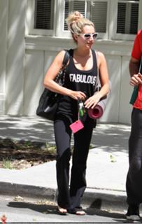 Ashley Tisdale feet photo thumbnail
