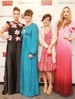 Lily Allen feet photo thumbnail