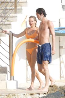 Sienna Miller feet photo thumbnail