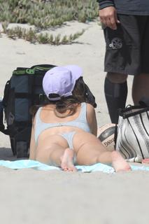 Alessandra Ambrosio feet photo thumbnail