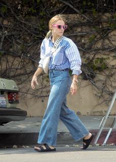Kristen Bell feet photo thumbnail