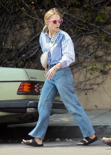 Kristen Bell feet photo thumbnail