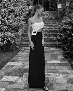 Duygu Özaslan feet photo thumbnail