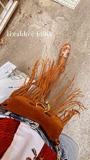 Caterina Balivo feet photo thumbnail