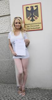 Pamela Anderson feet photo thumbnail