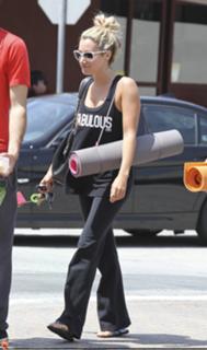 Ashley Tisdale feet photo thumbnail