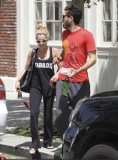 Ashley Tisdale feet photo thumbnail