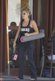 Ashley Tisdale feet photo thumbnail