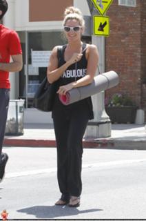 Ashley Tisdale feet photo thumbnail