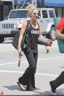 Ashley Tisdale feet photo thumbnail