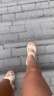 Karolina Kowalkiewicz feet photo thumbnail