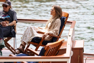 Jennifer Lopez feet photo thumbnail