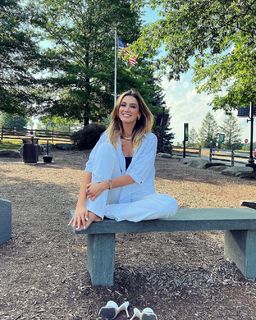 Delta Goodrem feet photo thumbnail