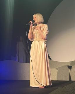 Aurora Aksnes feet photo thumbnail