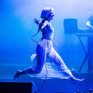 Aurora Aksnes feet photo thumbnail
