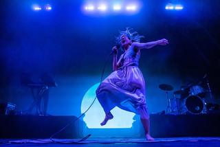 Aurora Aksnes feet photo thumbnail