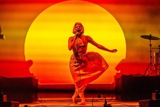 Aurora Aksnes feet photo thumbnail