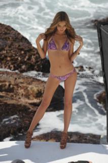 Miranda Kerr feet photo thumbnail