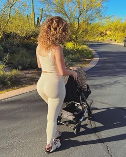 Lauren R. Wood feet photo thumbnail