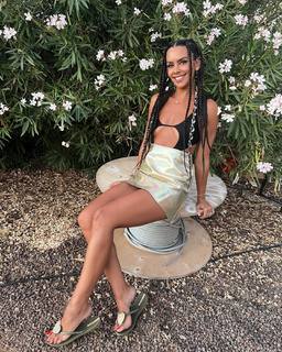 Cristina Pedroche feet photo thumbnail