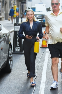 Chloë Grace Moretz feet photo thumbnail