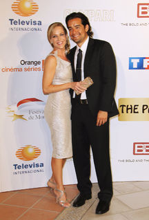 Julie Benz feet photo thumbnail