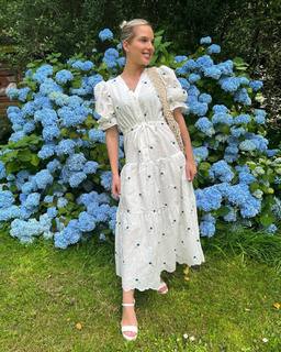 Helen Flanagan feet photo thumbnail
