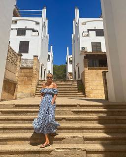 Laura Whitmore feet photo thumbnail