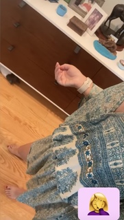 Angela Kinsey feet photo thumbnail